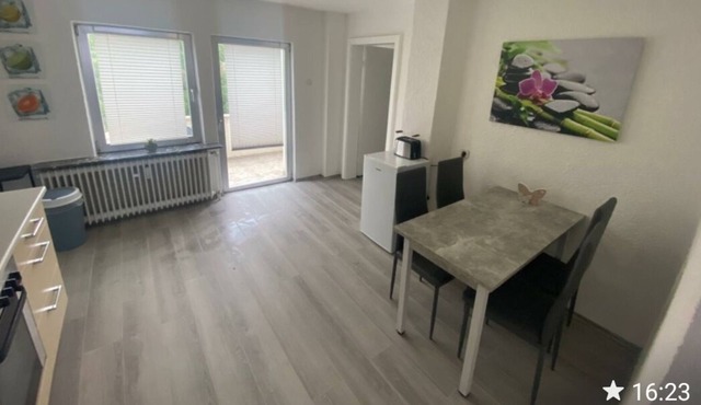 Neu Eingerichtete Wohnung in der Edelsteinstadt /2 Zimmer Küche Bad