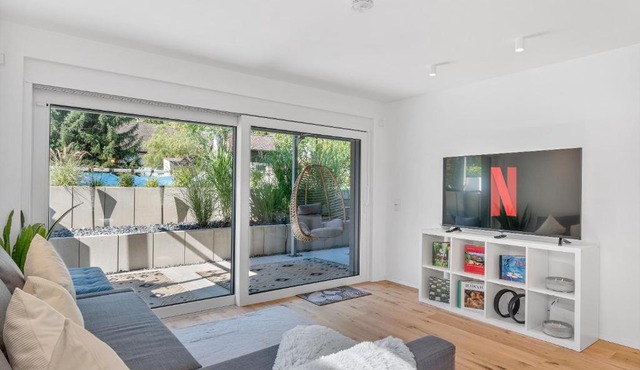 NEU: Stylische Suite mit Netflix und Workspace
