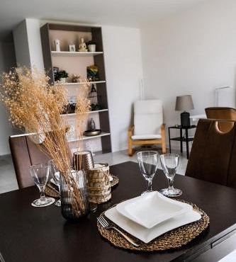 Neue moderne Wohnung,74qm,Balkon,Kingsize Boxspringbett