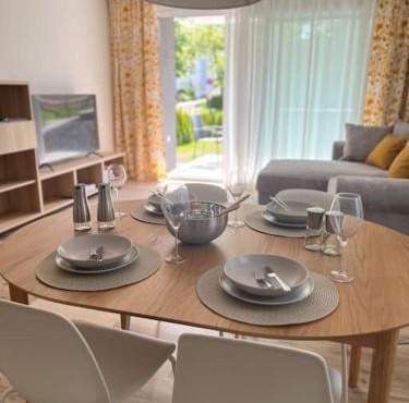 Neue Unterkunft mit Terrasse und TG-Stellplatz