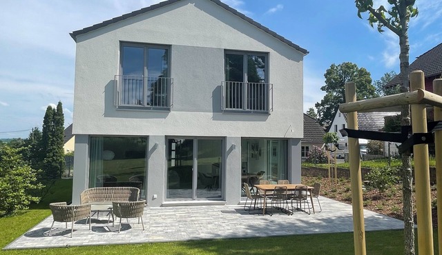 Neues, Modernes Ferienhaus Zugzuflucht 3 Schlafzimmer mit Terrasse und Garten
