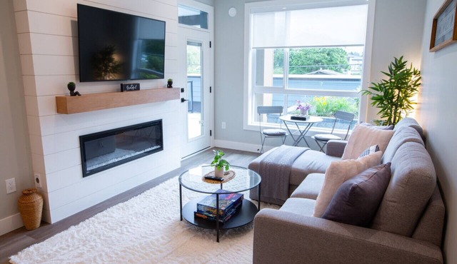 New 1 Bed Condo with Mtn Views