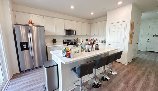 New 3 bd/2.5 ba single family