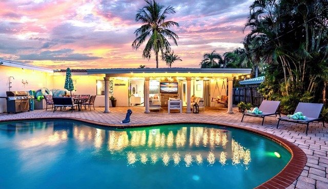 NEW 3Bed by the Beach- Game Room - Pool - Outdoor TV