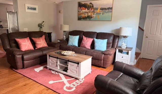 New 4 bedroom Cape Cod Vacation Rental 9 mins to the beach!