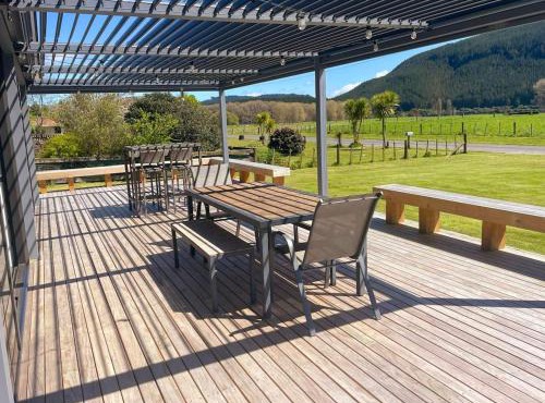 New 4 bedroom house to yourself, sleep 12, WiFi, full Air Conditioning