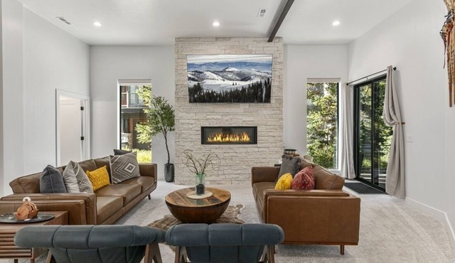 NEW! 9005B - Luxury Two Bedroom + Den