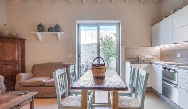 new apt with private garden, all comforts, WI-Fi & AC, in Salento's hearth