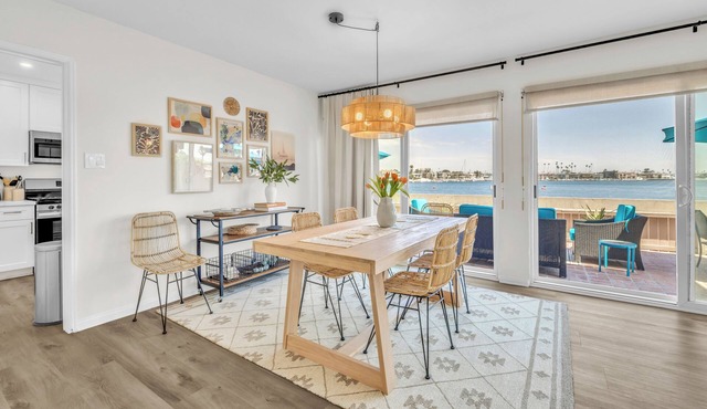 NEW! Bay Front, Ocean Breezes, NEW luxe 2BR/2BA with Parking, AC