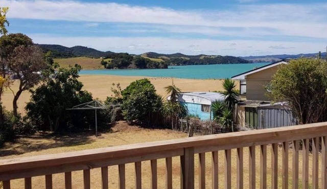 New: Beach Bach steps from the beach, with space and privacy & bonus games room