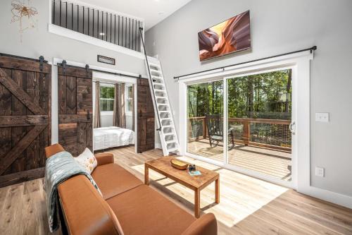 NEW Beehive Tree House Retreat