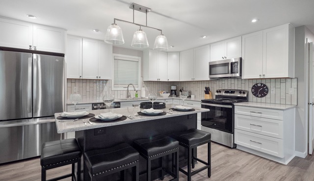 NEW! Boater-Friendly Retreat Home, 2 Blocks from Chain O' Lakes Boat Landing