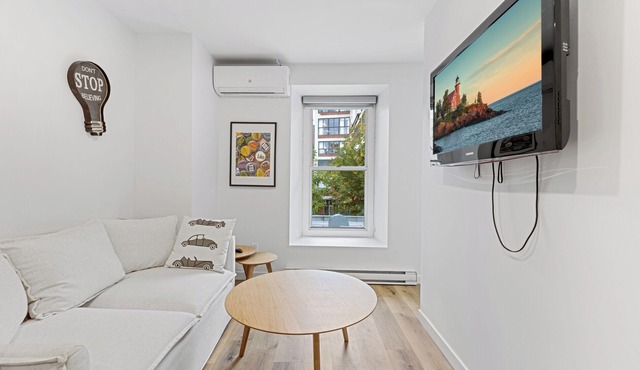 New Boho Downtown 10 BIG bedrooms 7 Full Bath