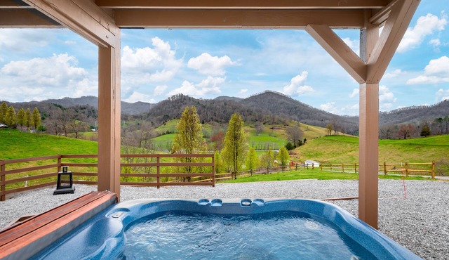 NEW Breathtaking Views, Arcade, Hot tub in a Peaceful Mountain View Retreat