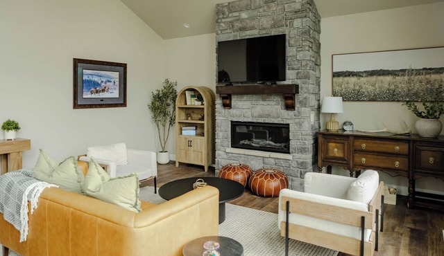 NEW charming 3 bedroom cottage nestled on the scenic Red Lodge Golf Course
