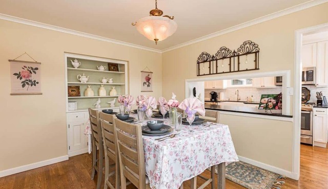 New! Charming Vintage House in the Heart of Sequim