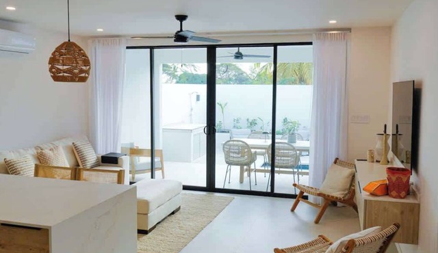 New CHIC 3BR Villa, Walk to Beach! Pool & Terrace