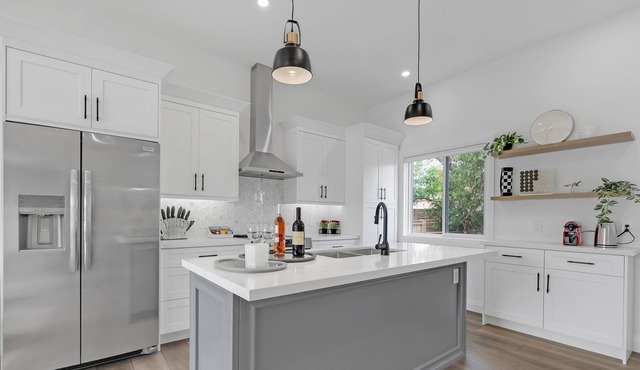New Chic Bespoke 4BR Home w/ Private Backyard & Gazebo