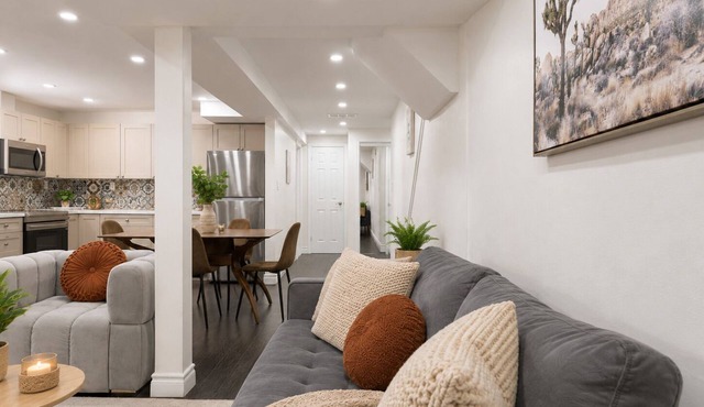 New & Chic Spacious 2BR Home Near Yonge St
