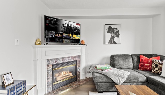 *NEW*Classy Inviting 4 Bedrm home near Toronto Pearson Airport Mississauga core