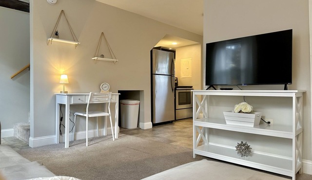 New, Clean, Downtown Getaway!