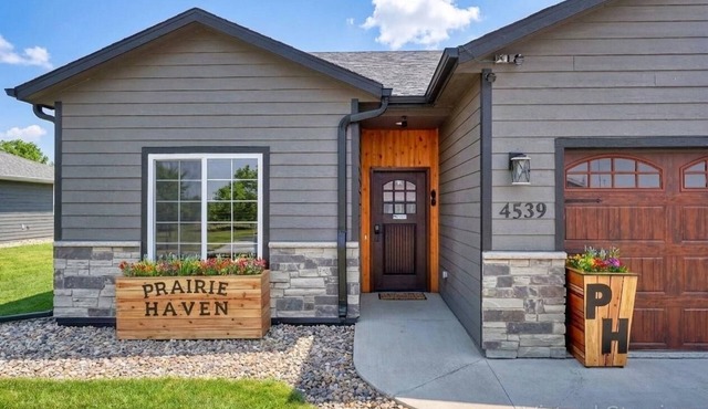 New construction 2 KING Suites super clean, super nice voted #1 in Sioux Falls