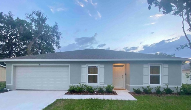 New Construction Home Located Next to a Publix Plaza With Space to Fit 10 Guests
