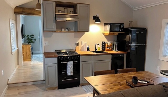 NEW! Cozy Guest House with WiFi, Coffee Bar & Sunsets