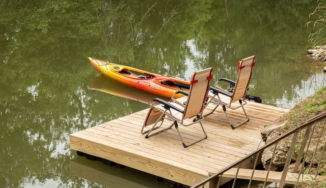 New! Creekside Cottage ~ Double Kayak ~ Dreamy Getaway for 2