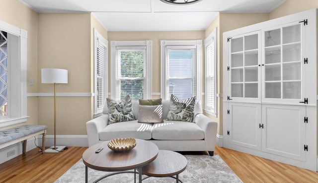 New England Historic Charm Meets Modern Style in the North Shore