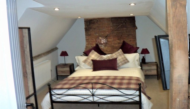 New Forest Escapes. Sleeps 2-6 Quirky, historical and a great base to explore.