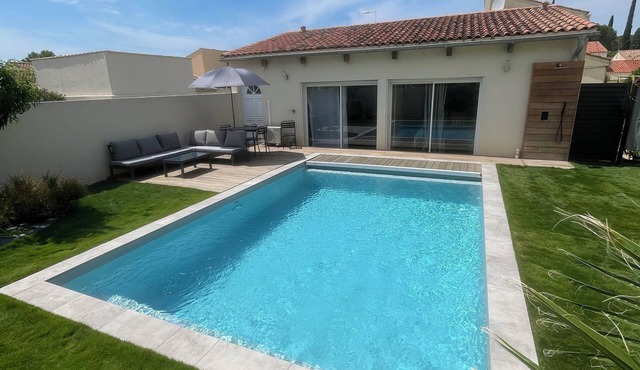 New, fully-equipped detached house with private pool for 2 people
