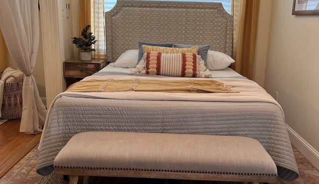 New! HERON STUDIO on City Walking Trail Leading to Downtown Mt. Dora and Lake.
