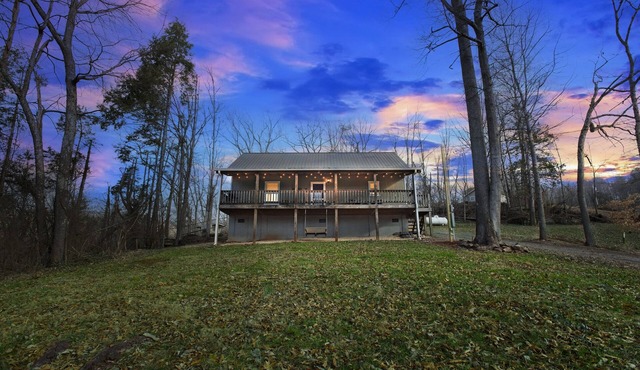 NEW! Hillside Hideaway 2-Bedroom Cabin