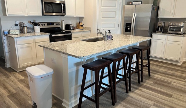 New home 4 bed 2 bath fully furnished. 16 miles from beach .