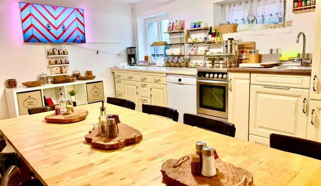 New Hostel Berlin Mitte FREE SNACK hot tea and coffee
