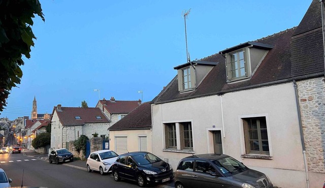 NEW House in the heart of the city / quiet location
