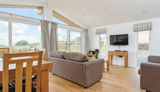 New in 2017. Spacious and luxurious lodge.