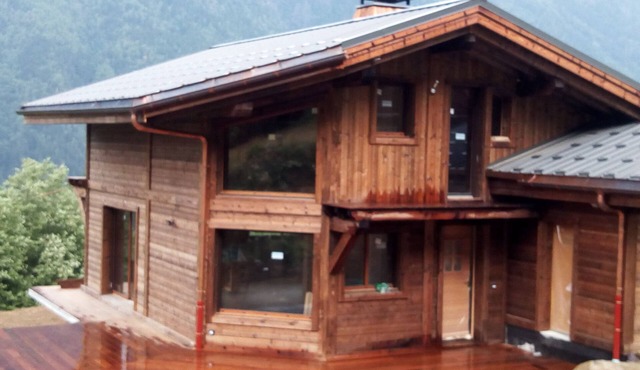 New independent chalet with 360 ° view of the mountains.