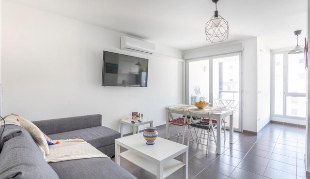 NEW JOLIETTE Comfortable Apartment well located with private parking