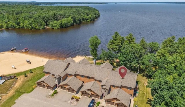 NEW - Lake & Beach Front -Directly On Castle Rock Lake. Newly updated!
