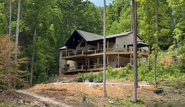 NEW! LakeFront, 20 beds-sleeps 34, Dbl Deck Dock w/Slide; Theater Rm; Ice Maker