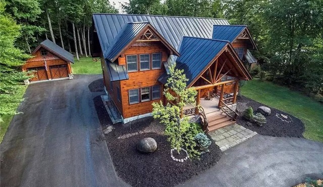 New Large Adirondack Lodge with Pond Waterfront and A/C