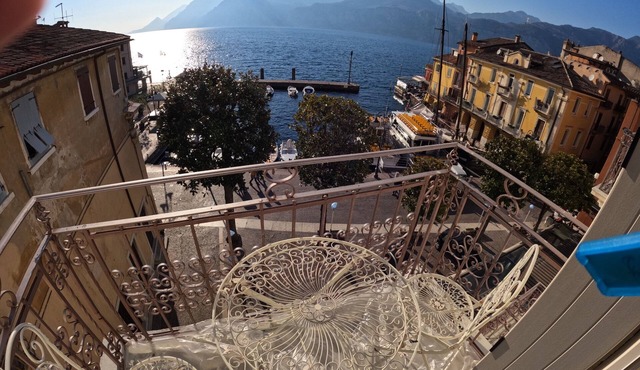 New large apartment directly on the lake