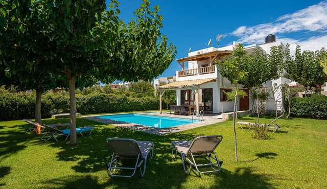 New large villa with private pool