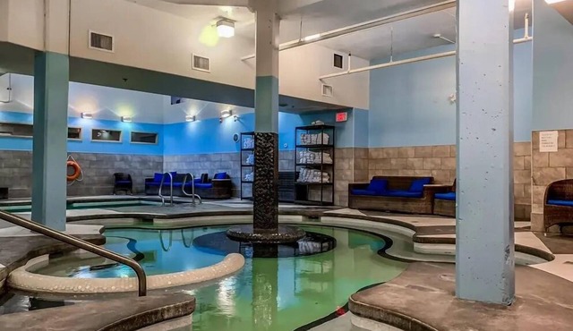 New Listing ! Bright Corner 3BR Condo ✻ Family Friendly ✻ Park Pass