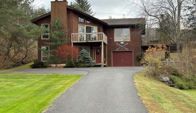 NEW LISTING! Bright & Inviting 4 BR chalet in Windham. 2 miles to slopes.