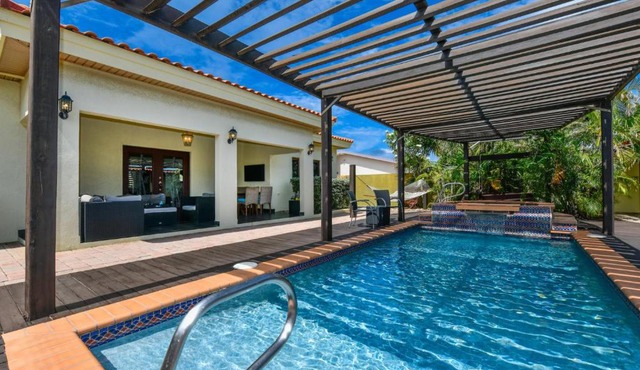 New Listing Close To Beach Jacuzzi Villa