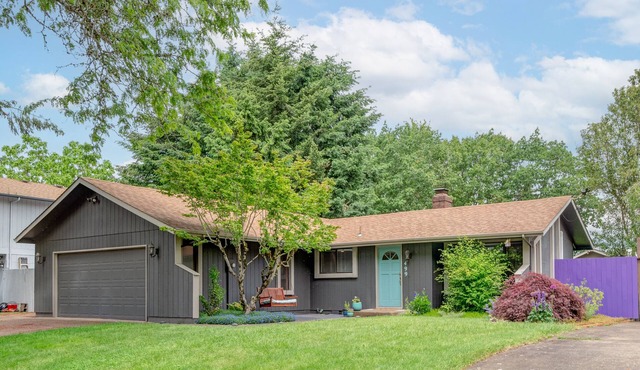 New Listing! Close to Autzen, downtown, U of O! Great for families, pet friendly
