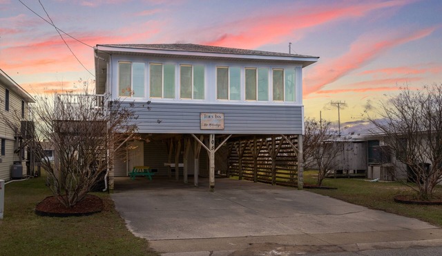 New Listing⭐Cozy Bungalow, Walk to Beaches 🌊⛱️🐬, Restaurants, Wifi, Dogs ✔️